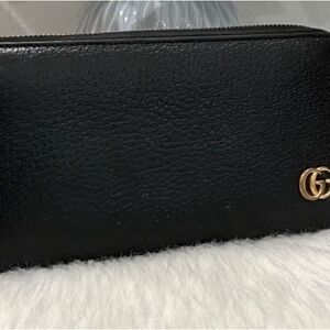 Authentic classic Gucci black pebbled leather zip around wallet - offers welcome